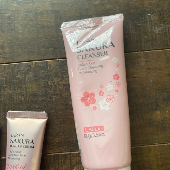 Sakura Skincare Set - Picture 9 of 9